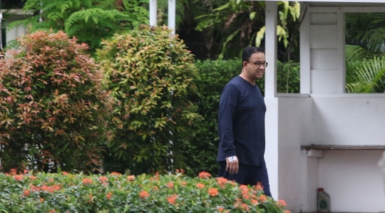 Menengok Anies Baswedan Jalani Isolasi Mandiri di Rumah Dinas