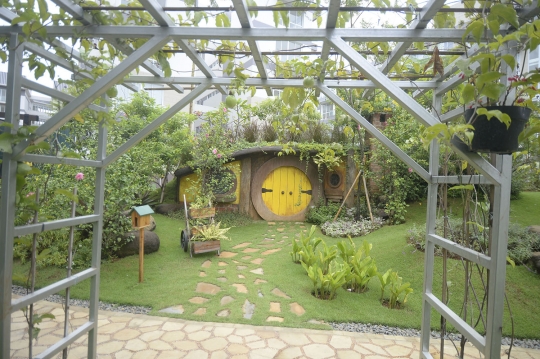 Mengunjungi Rumah Hobbit di Perkotaan