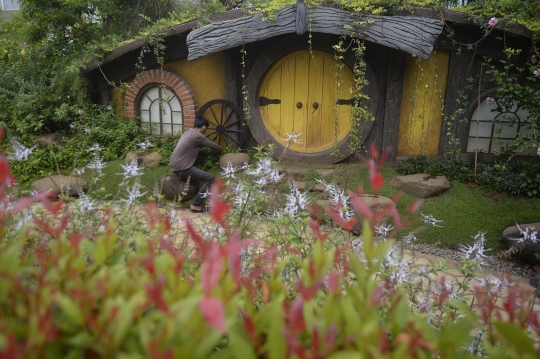 Mengunjungi Rumah Hobbit di Perkotaan