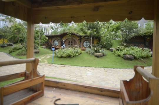 Mengunjungi Rumah Hobbit di Perkotaan