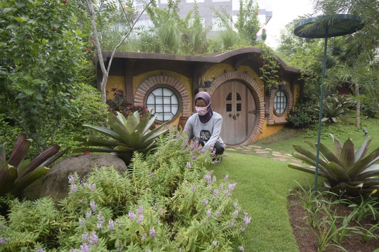 Mengunjungi Rumah Hobbit di Perkotaan