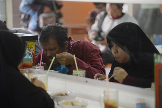 Berbagi Makanan Gratis di Hari Penyandang Disabilitas Internasional