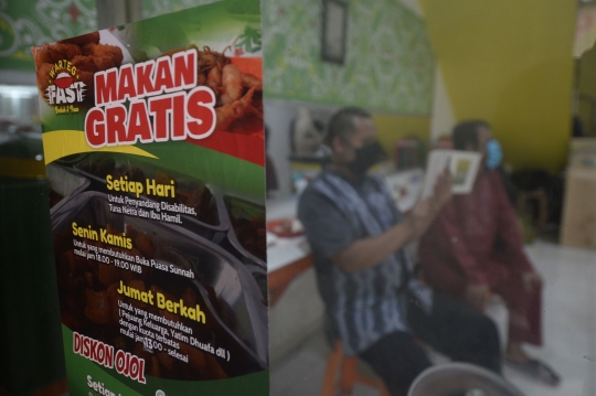 Berbagi Makanan Gratis di Hari Penyandang Disabilitas Internasional