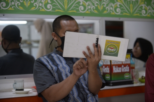 Berbagi Makanan Gratis di Hari Penyandang Disabilitas Internasional