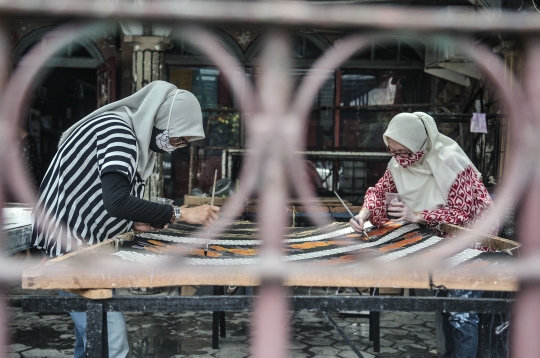 Guratan Indah di Balik Hening Pembatik Disabilitas