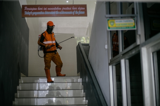 Sterilisasi MAN 22 Jakbar Seusai Puluhan Guru Positif Covid-19