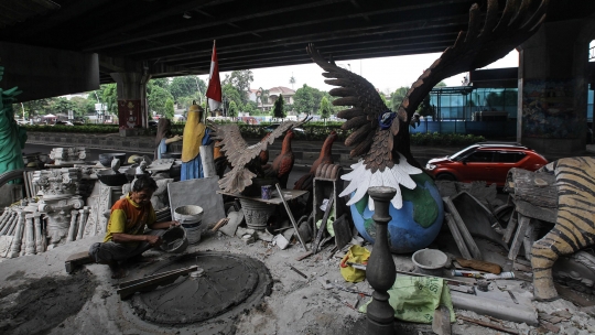 Omzet Perajin Patung Batu Alam Merosot Akibat Pandemi