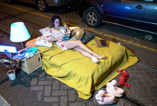 Protes Kekerasan, Seniman Cantik Turki Gelar Pemotretan di Jalanan Saat Pandemi