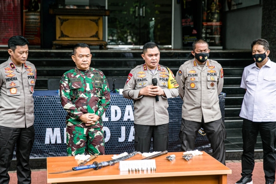 Kapolda Metro Jaya Beri Keterangan Terkait Bentrok Polisi dan Pengikut Rizieq