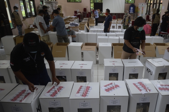 Melihat Persiapan Pendistribusian Kotak Suara Pilwalkot Tangsel