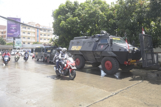 Personel Brimob dan Sabara Gelar Apel Pengamanan Pilkada Tangsel