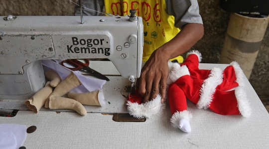 Saat Kucing Bergaya dengan Aneka Kostum Unik