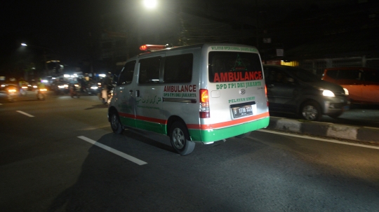 Ambulans Pembawa Jenazah Laskar FPI Tiba di Petamburan