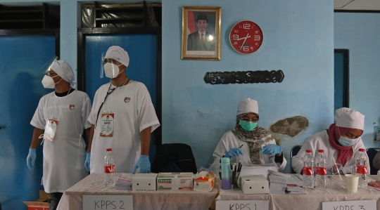 Ingatkan Prokes, Warga Depok Buat TPS Bertema Kesehatan
