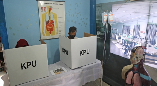 Ingatkan Prokes, Warga Depok Buat TPS Bertema Kesehatan