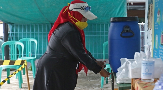 Ingatkan Prokes, Warga Depok Buat TPS Bertema Kesehatan