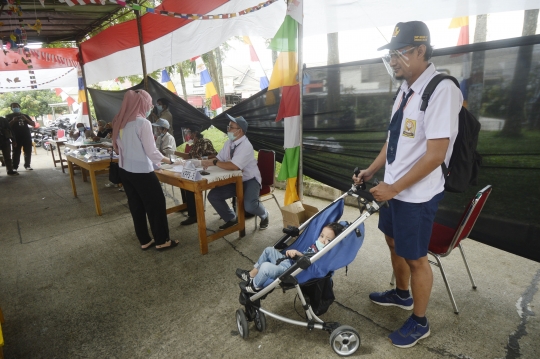 Unik, Petugas KPPS di Tangsel Memakai Seragam Sekolah