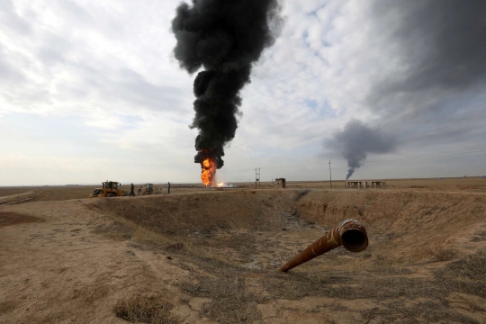 Dibom, Dua Sumur Minyak Irak Terbakar Hebat