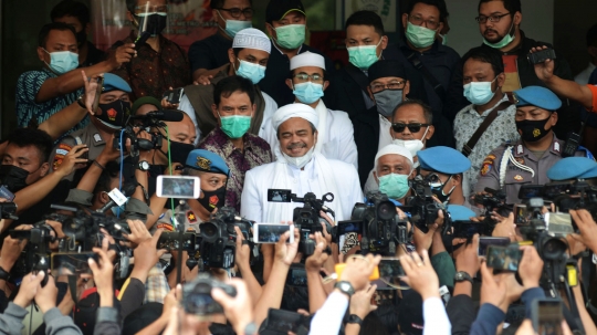 Penuhi Panggilan, Habib Rizieq Tiba di Polda Metro Jaya