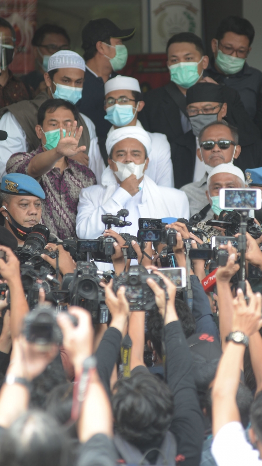 Penuhi Panggilan, Habib Rizieq Tiba di Polda Metro Jaya