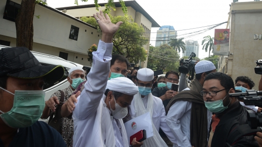 Penuhi Panggilan, Habib Rizieq Tiba di Polda Metro Jaya