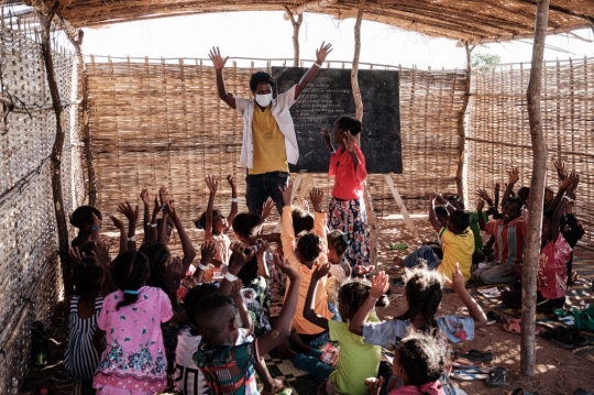 Nestapa Anak-Anak Korban Konflik Tigray Belajar di Tempat Seadanya