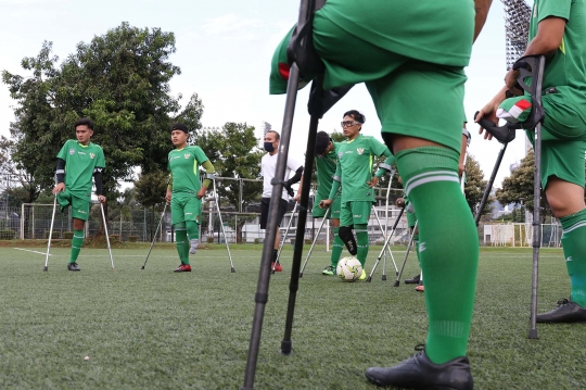 Aksi Garuda INAF Bertanding Lawan Selebritis FC
