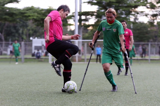 Aksi Garuda INAF Bertanding Lawan Selebritis FC