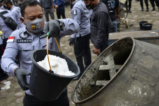 Polisi Banda Aceh Musnahkan Bahan Narkotika dengan Molen