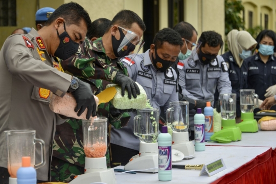 Polisi Banda Aceh Musnahkan Bahan Narkotika dengan Molen