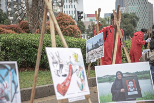 Aksi Teatrikal Aktivis Refleksikan Potret Indonesia di Tahun 2020