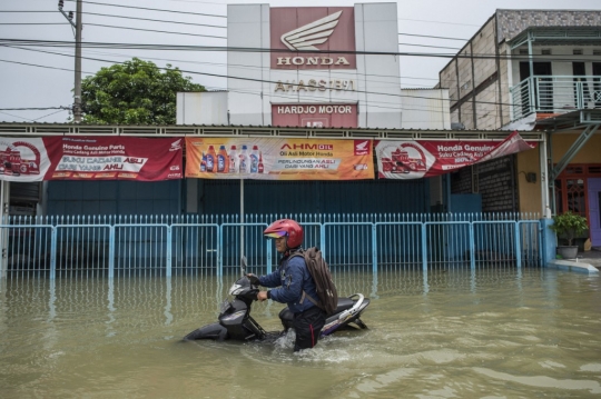 Banjir Rendam Puluhan Desa di Gresik