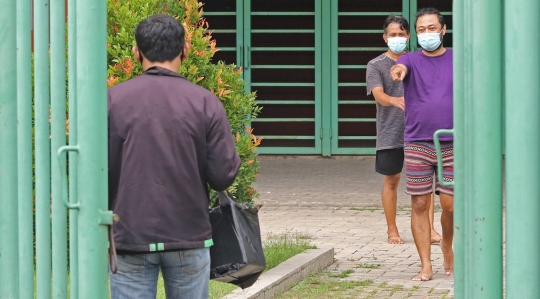 Kegiatan Pasien OTG Covid-19 di Stadion Patriot Chandrabhaga