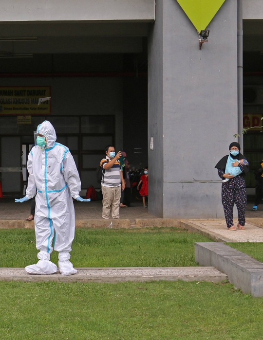 Kegiatan Pasien OTG Covid-19 di Stadion Patriot Chandrabhaga