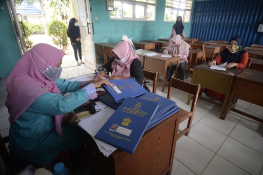 Penerapan Prokes Saat Pengambilan Rapor SMP