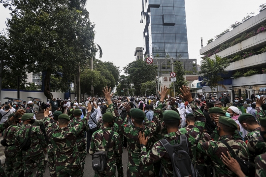 Pasukan TNI Halau Aksi 1812 di Istana