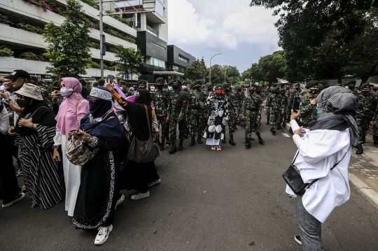 Pasukan TNI Halau Aksi 1812 di Istana