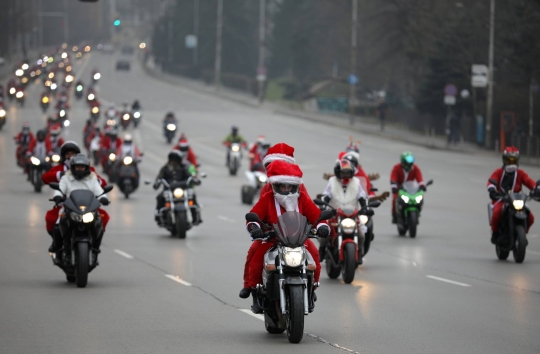 Aksi Santa Ride Menyambut Natal