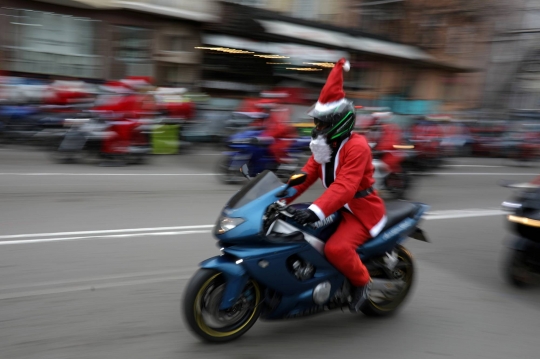 Aksi Santa Ride Menyambut Natal