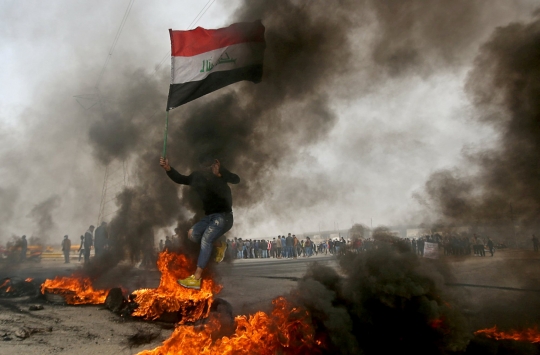 Kian Membara Protes Anti-Pemerintah di Irak