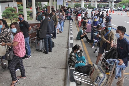 Antrean Rapid Test Antigen Mengular di Bandara Soekarno-Hatta