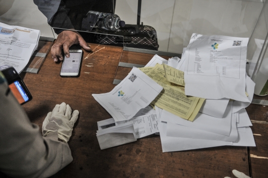 Pemeriksaan Surat Rapid Test bagi Penumpang Kapal