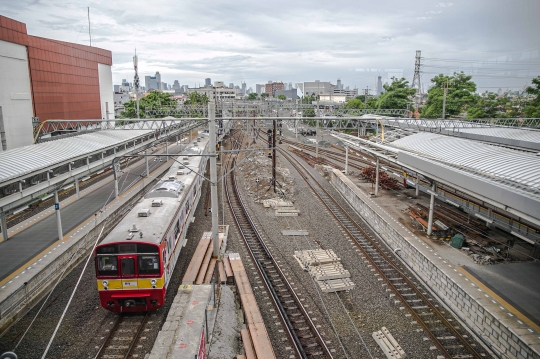 Jelang Libur Nataru, DKI Jakarta Batasi Jam Operasional KRL