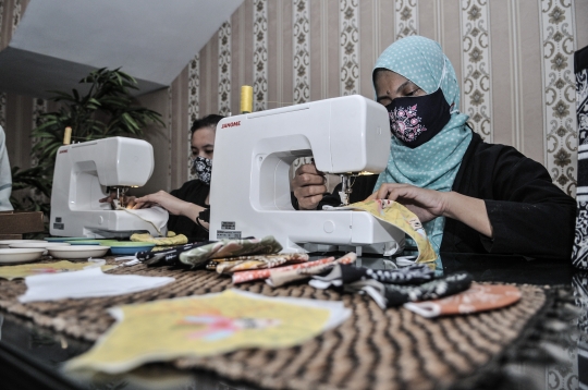 Produksi Masker Bermotif Batik Betawi di Kala Pandemi
