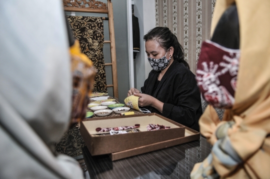 Produksi Masker Bermotif Batik Betawi di Kala Pandemi