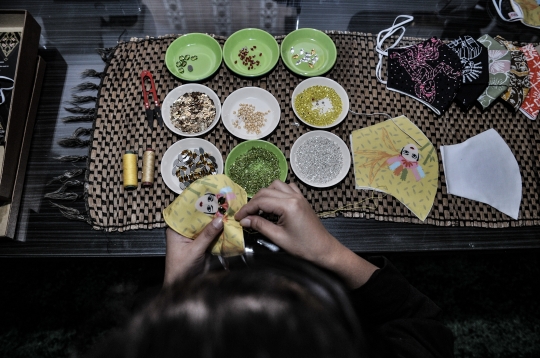 Produksi Masker Bermotif Batik Betawi di Kala Pandemi