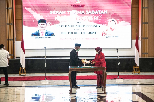 Tri Rismaharini Saat Sertijab Jadi Menteri Sosial