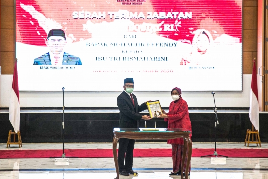 Tri Rismaharini Saat Sertijab Jadi Menteri Sosial