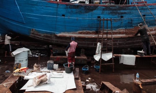 Mengintip Perbaikan Kapal Nelayan di Masa Pandemi