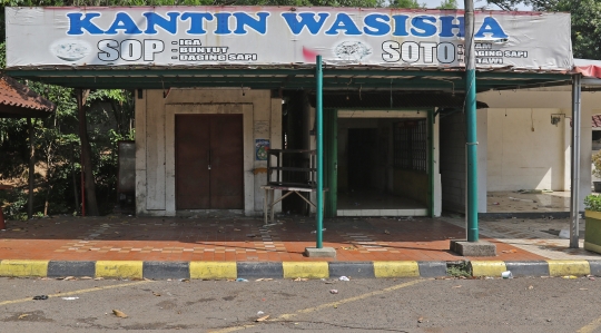 Suasana Rest Area KM 50A Tol Cikampek yang Ditutup Permanen